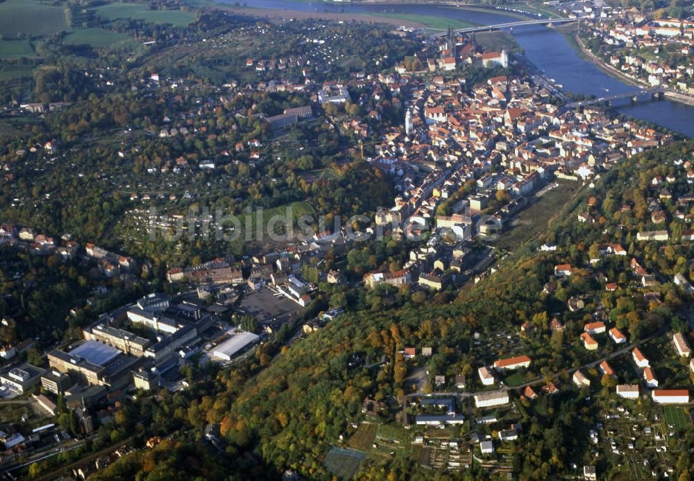 Luftaufnahme Meißen - Stadtansicht von MeiÃ?en mit dem Industrie- und Gewerbegebiet der Porzellanmanufaktur