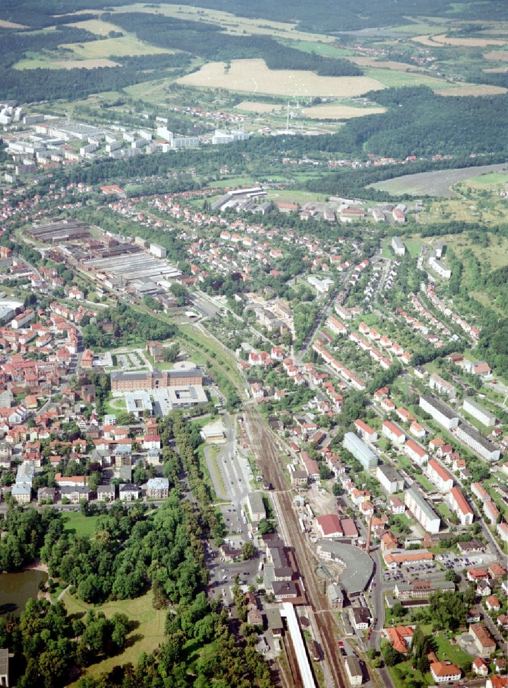 Luftaufnahme Meiningen - Stadtansicht von Meiningen mit dem letzten und einzigen, deutschlandweiten Ausbesserungswerk für Dampflokomotiven.