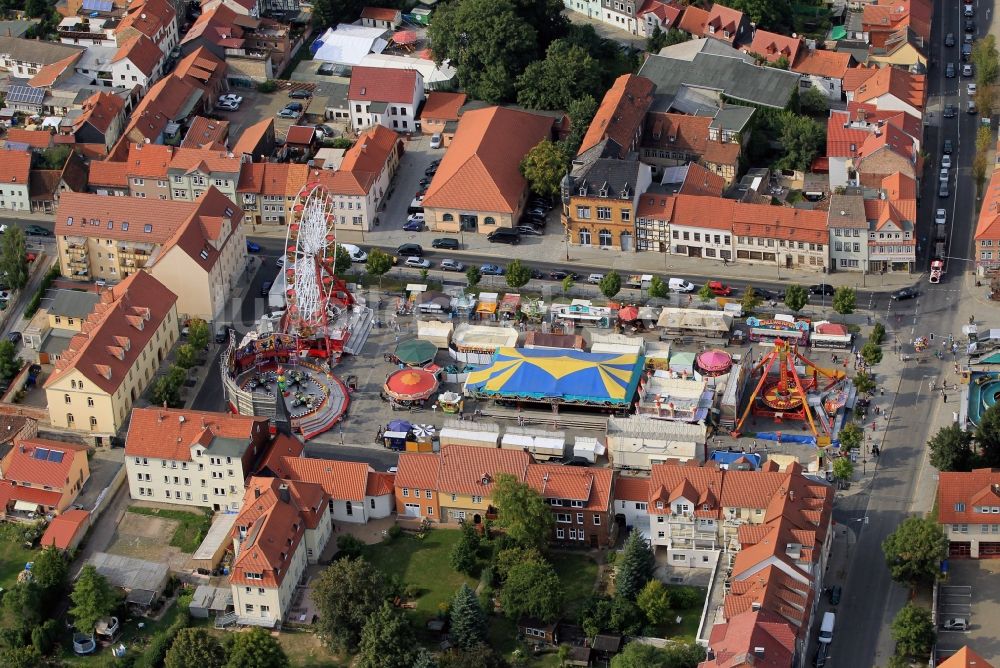 Luftaufnahme Mühlhausen - Stadtansicht von Mühlhausen mit Rummelplatz während der Stadtkirmes in Thüringen