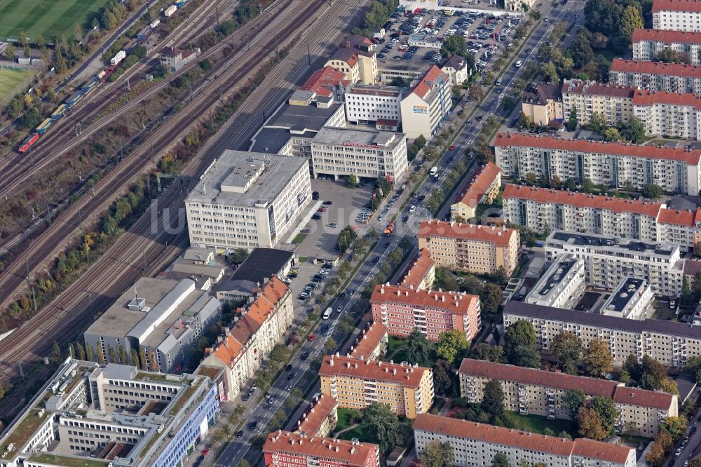 München von oben - Stadtansicht mit Mischbebauung in der Wohngebiets- und Gewerbeansiedlung von Laim im Bereich der Landsberger Straße in München im Bundesland Bayern, Deutschland