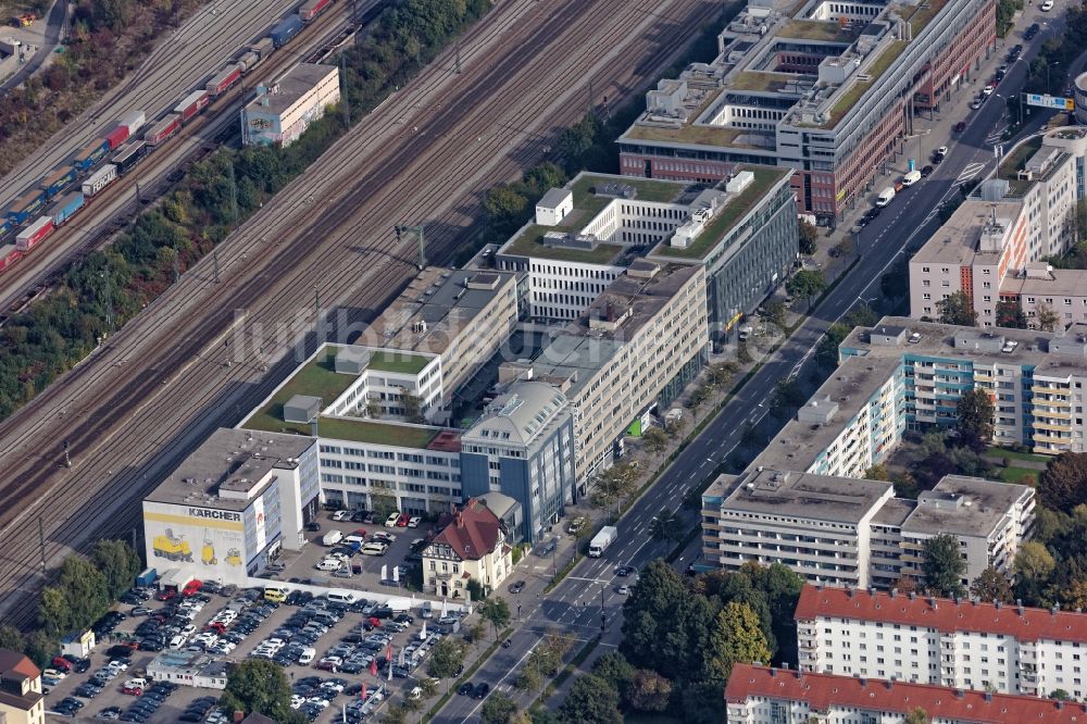 Luftbild München - Stadtansicht mit Mischbebauung in der Wohngebiets- und Gewerbeansiedlung von Laim im Bereich der Landsberger Straße in München im Bundesland Bayern, Deutschland