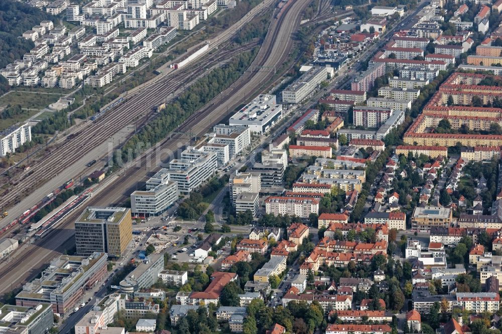 München von oben - Stadtansicht mit Mischbebauung in der Wohngebiets- und Gewerbeansiedlung von Laim im Bereich der Landsberger Straße in München im Bundesland Bayern, Deutschland