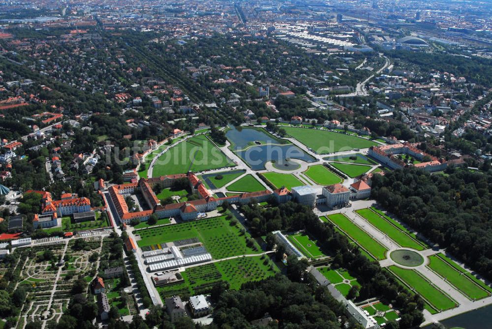 München von oben - Stadtansicht München mit Blick auf den Nymphenburger Schlosspark