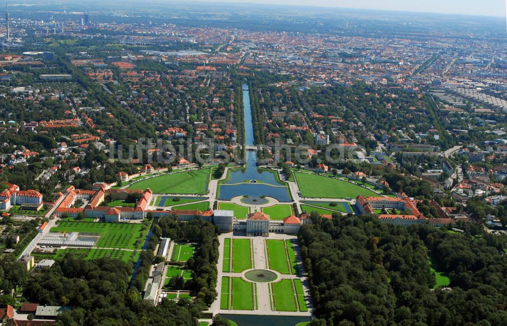 Luftaufnahme München - Stadtansicht München mit Blick auf den Nymphenburger Schlosspark