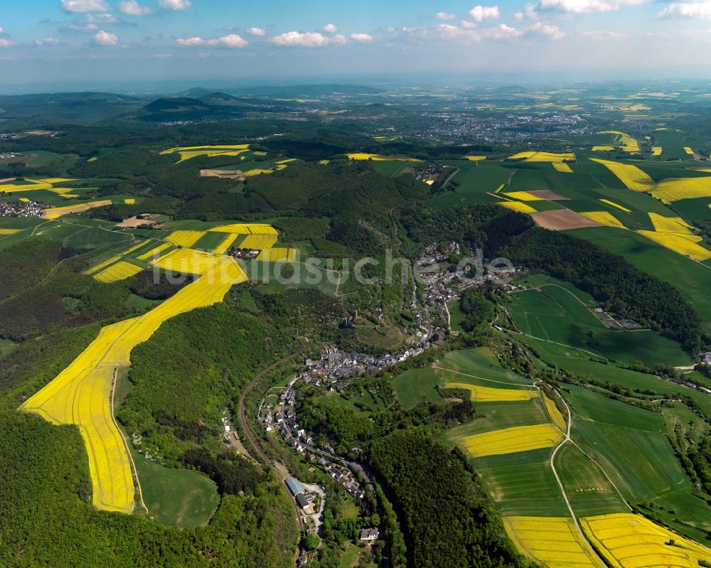 Luftaufnahme Monreal - Stadtansicht von Monreal im Bundesland Rheinland-Pfalz