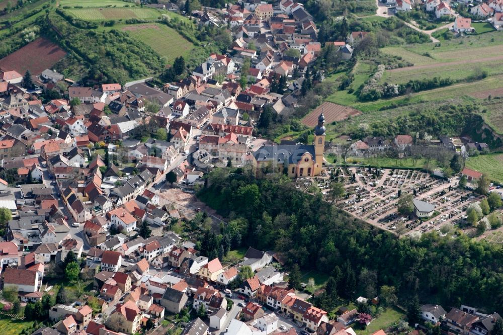 Nackenheim von oben - Stadtansicht von Nackenheim im Bundesland Rheinland-Pfalz