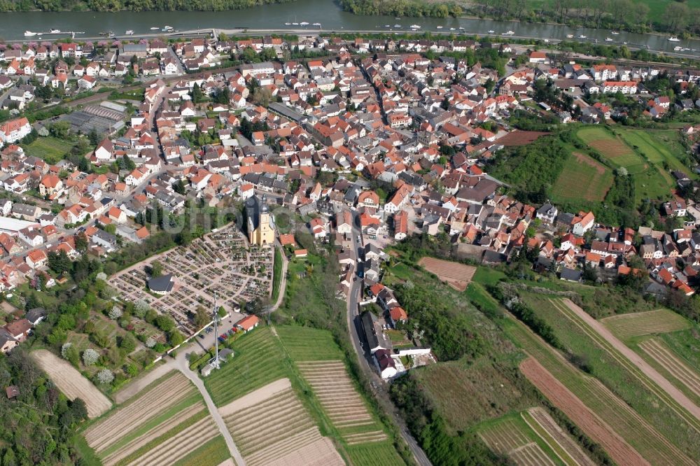 Nackenheim aus der Vogelperspektive: Stadtansicht von Nackenheim im Bundesland Rheinland-Pfalz