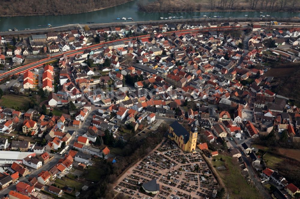 Luftaufnahme Nackenheim - Stadtansicht von Nackenheim im Bundesland Rheinland-Pfalz