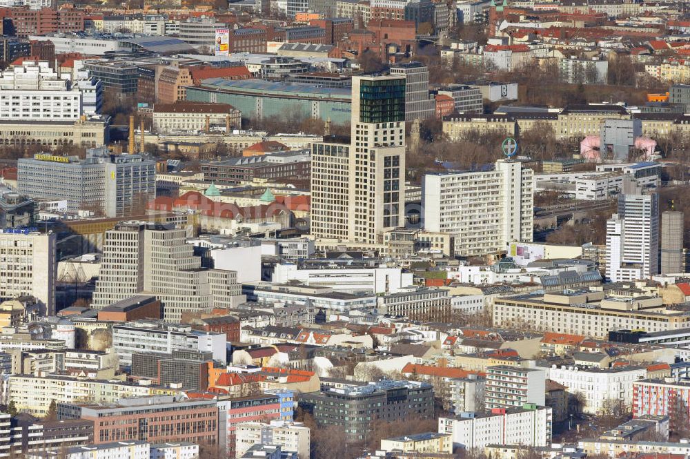 Berlin von oben - Stadtansicht mit dem neu errichteten Hochhaus Zoofenster in der City West in Charlottenburg am Bahnhof ZOO