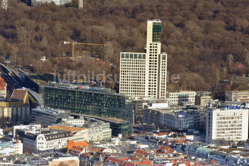 Berlin von oben - Stadtansicht mit dem neu errichteten Hochhaus Zoofenster in der City West in Charlottenburg am Bahnhof ZOO