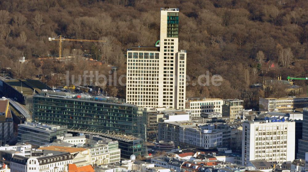 Berlin aus der Vogelperspektive: Stadtansicht mit dem neu errichteten Hochhaus Zoofenster in der City West in Charlottenburg am Bahnhof ZOO