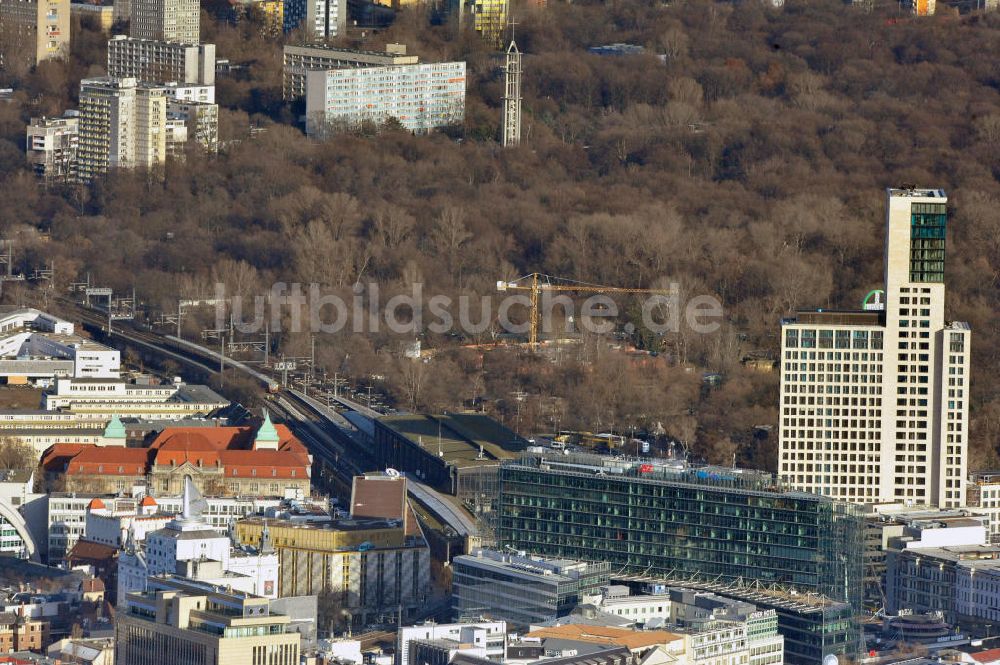 Luftaufnahme Berlin - Stadtansicht mit dem neu errichteten Hochhaus Zoofenster in der City West in Charlottenburg am Bahnhof ZOO