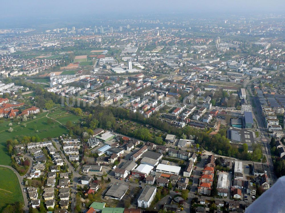 Luftaufnahme Freiburg - Stadtansicht auf das Neubauwohngebiet Quartier Vauban in Freiburg