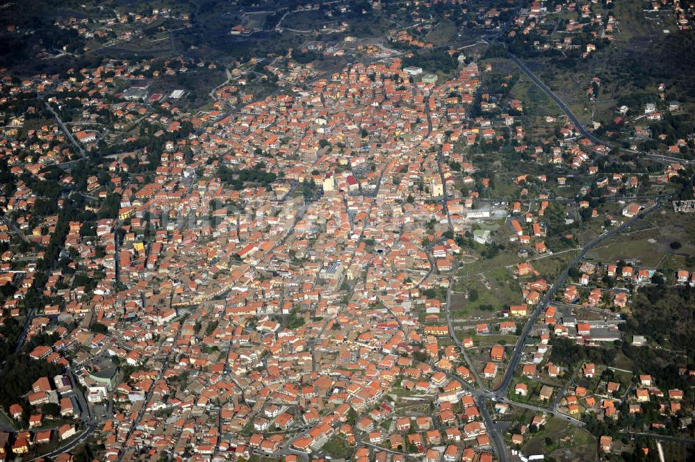 Luftbild Nicolosi - Stadtansicht Nicolosi auf Sizilien in Italien