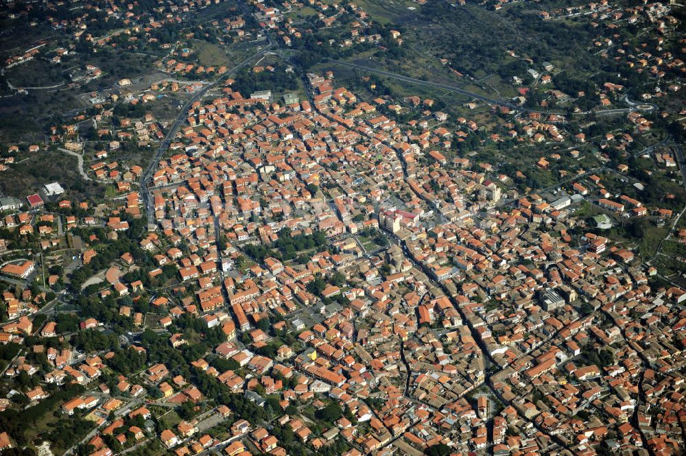 Nicolosi aus der Vogelperspektive: Stadtansicht Nicolosi auf Sizilien in Italien