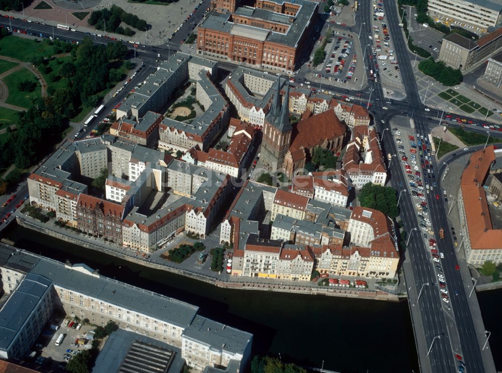 Luftbild Berlin - Stadtansicht Nikolaiviertel mit Nikolaikirche in Berlin-Mitte