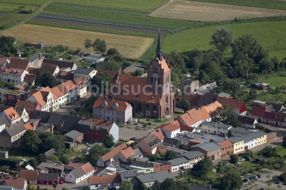 Usedom aus der Vogelperspektive: Stadtansicht vom Ortskern mit der St.-Marien-Kirche, Backsteinkirche am Markt von Usedom im Bundesland Mecklenburg-Vorpommern