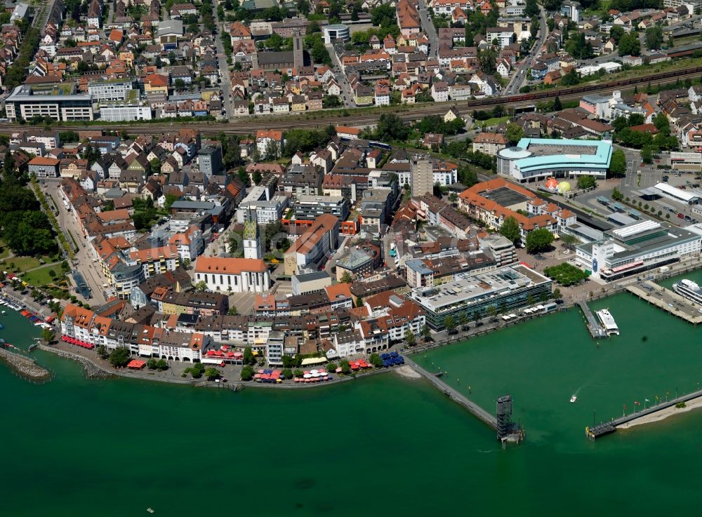 Luftbild Friedrichshafen - Stadtansicht vom Ortszentrum von Friedrichshafen am Ufer des Bodensee im Bundesland Baden-Württemberg