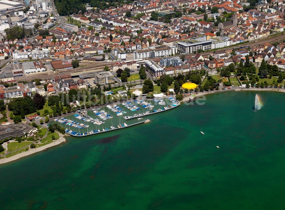 Friedrichshafen aus der Vogelperspektive: Stadtansicht vom Ortszentrum von Friedrichshafen am Ufer des Bodensee im Bundesland Baden-Württemberg