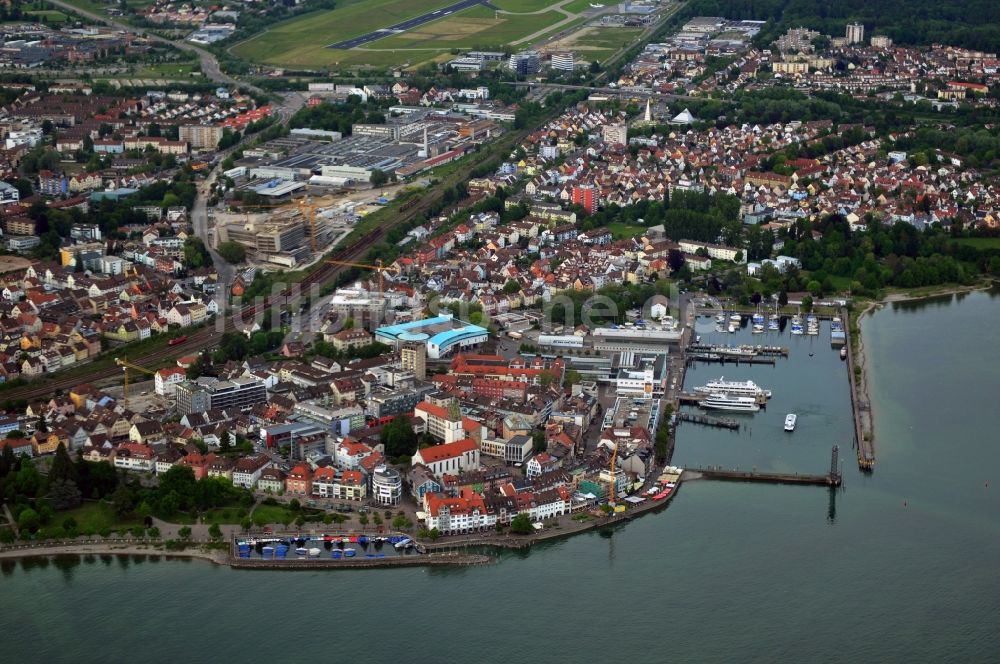 Friedrichshafen aus der Vogelperspektive: Stadtansicht vom Ortszentrum von Friedrichshafen am Ufer des Bodensee im Bundesland Baden-Württemberg