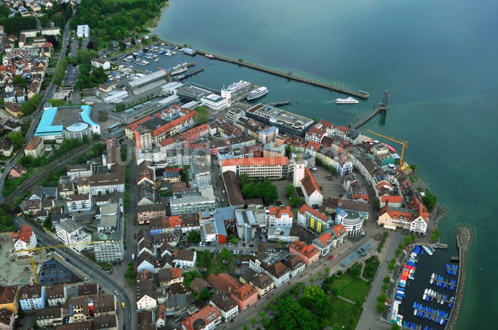 Friedrichshafen aus der Vogelperspektive: Stadtansicht vom Ortszentrum von Friedrichshafen am Ufer des Bodensee im Bundesland Baden-Württemberg