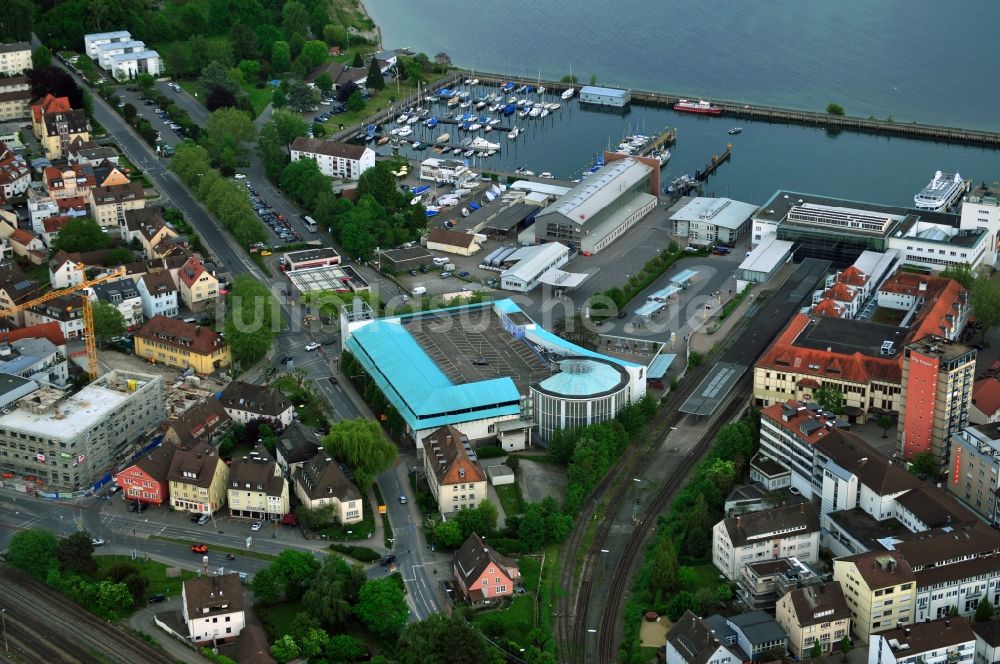 Luftaufnahme Friedrichshafen - Stadtansicht vom Ortszentrum von Friedrichshafen am Ufer des Bodensee im Bundesland Baden-Württemberg