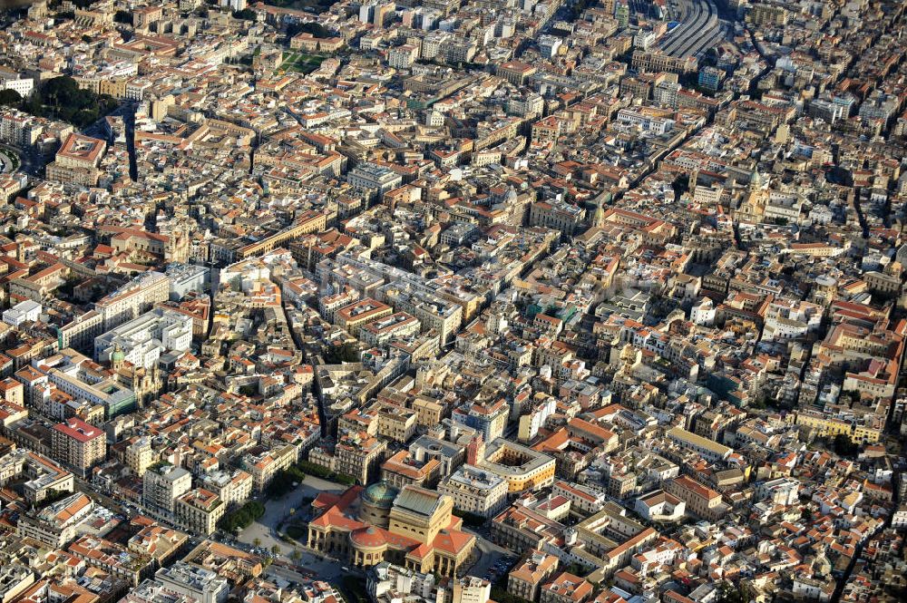 Palermo Sizilien von oben - Stadtansicht Palermo auf Sizilien in Italien