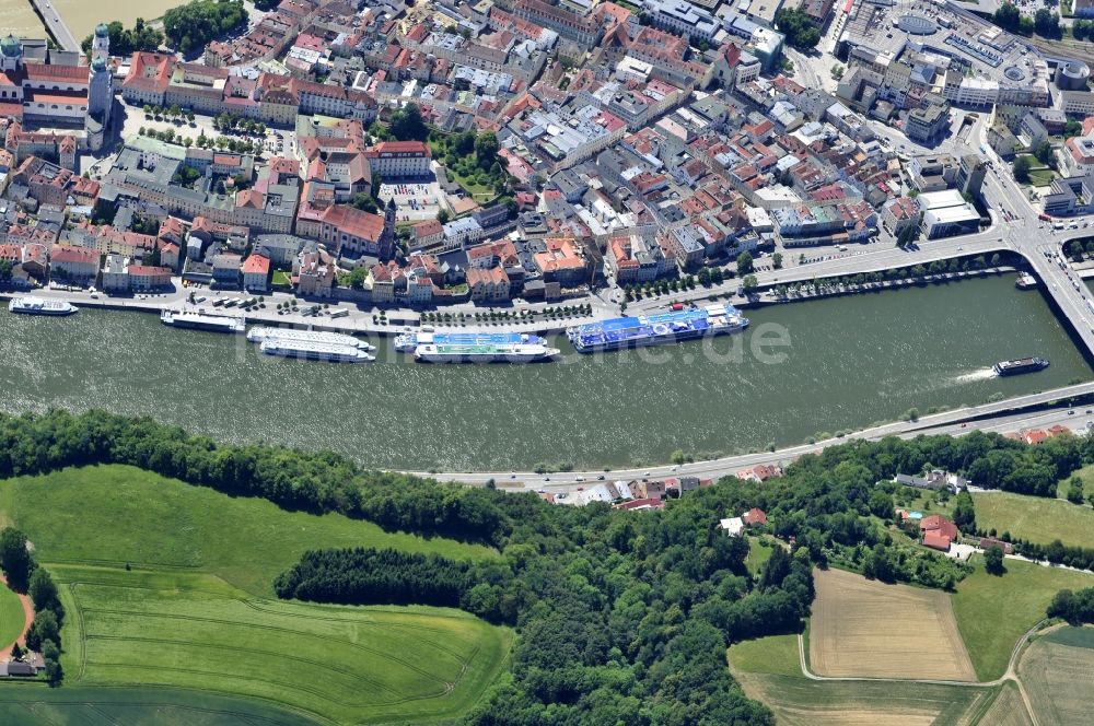 Luftaufnahme Passau - Stadtansicht von Passau an der Donau im Bundesland Bayern