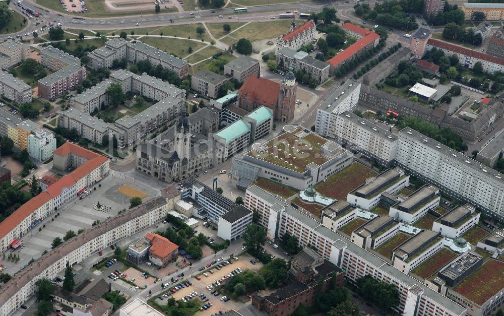 Dessau - Roßlau von oben - Stadtansicht am Rathaus - Center in Dessau - Roßlau