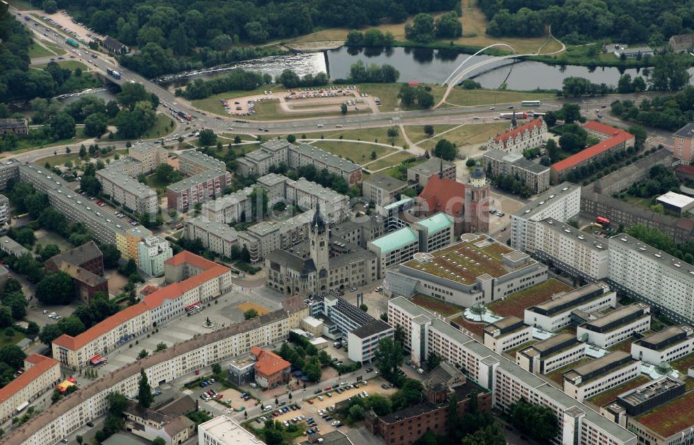 Dessau - Roßlau aus der Vogelperspektive: Stadtansicht am Rathaus - Center in Dessau - Roßlau