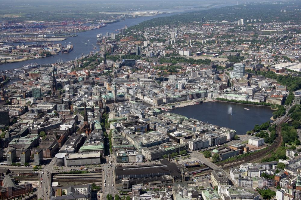 Luftbild Hamburg - Stadtansicht und Rathaus von Hamburg