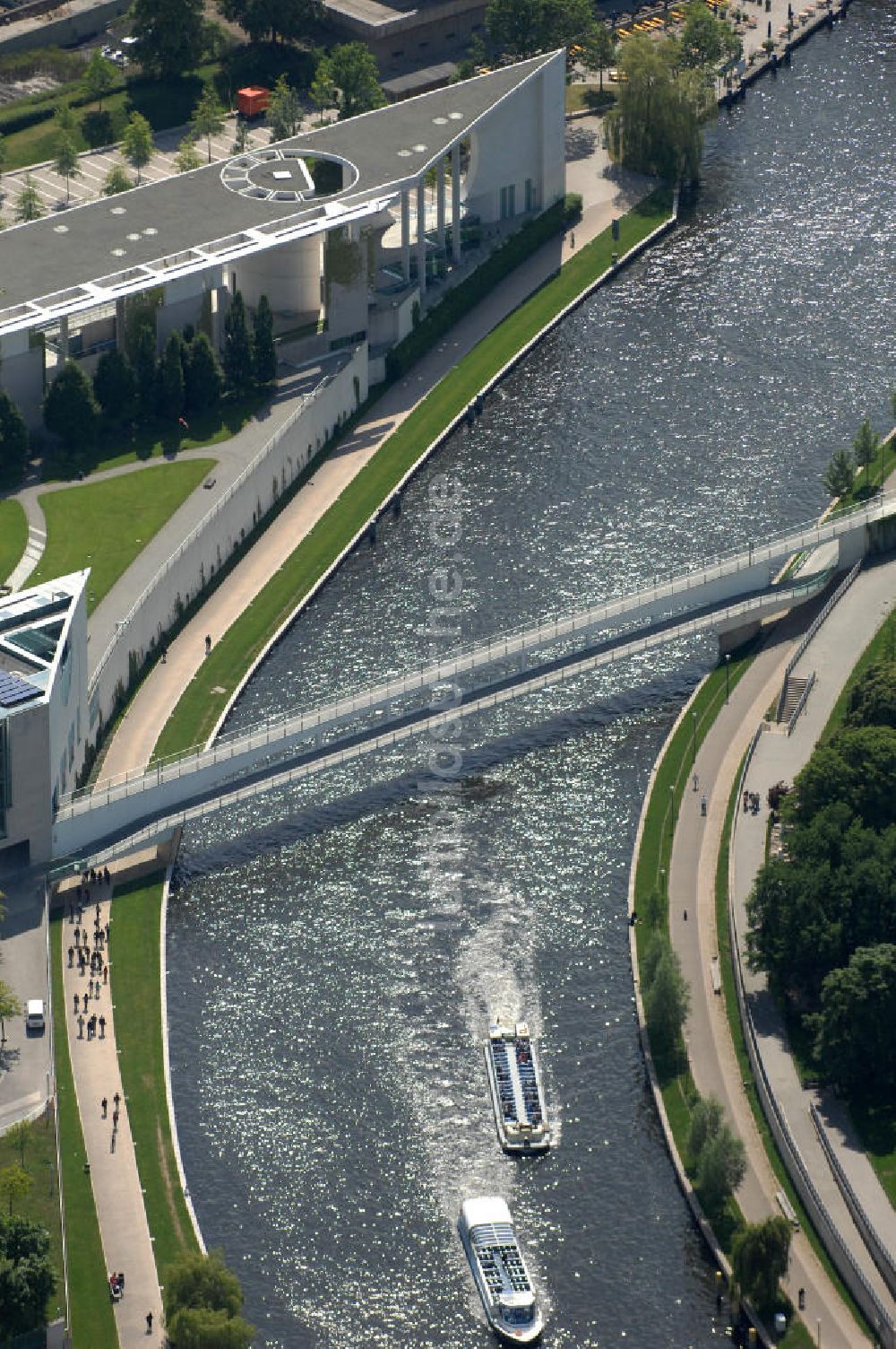 Luftbild Berlin - Stadtansicht auf das Regierungsviertel in Mitte-Tiergarten