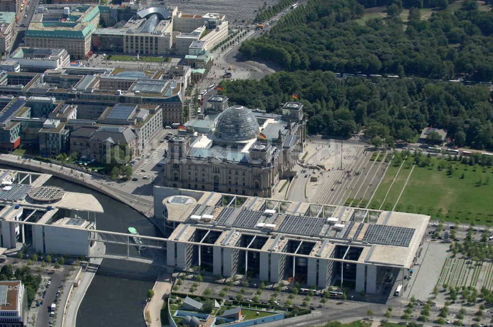 Luftbild Berlin - Stadtansicht auf das Regierungsviertel in Mitte-Tiergarten