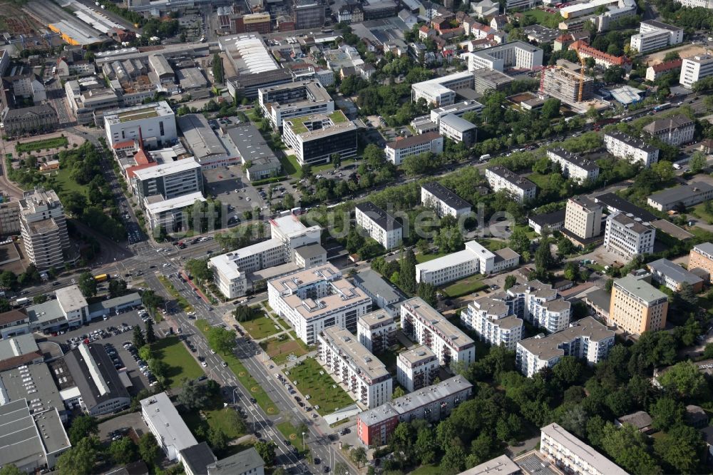 Darmstadt aus der Vogelperspektive: Stadtansicht an der Rheinstraße (oben) und Berliner Allee in Darmstadt im Bundesland Hessen