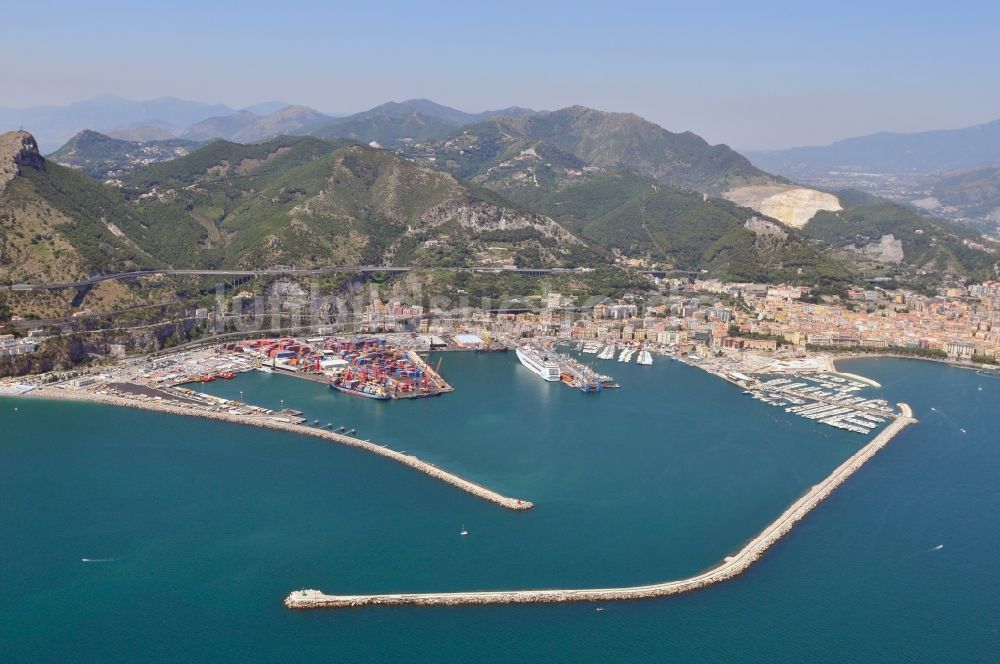 Salerno aus der Vogelperspektive: Stadtansicht von Salerno in der gleichnamigen Provinz in Italien