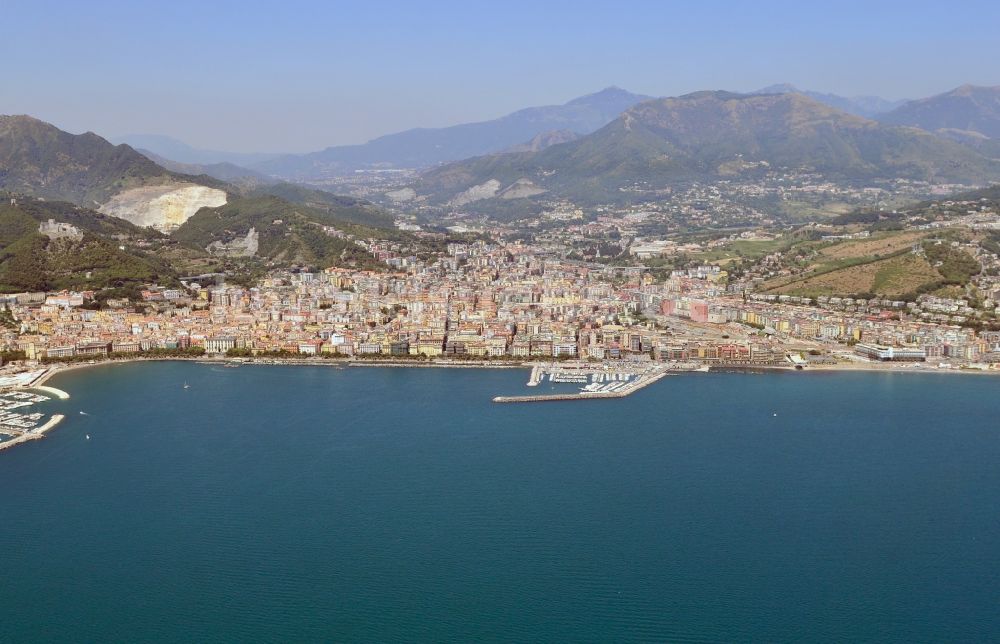 Luftbild Salerno - Stadtansicht von Salerno in der gleichnamigen Provinz in Italien