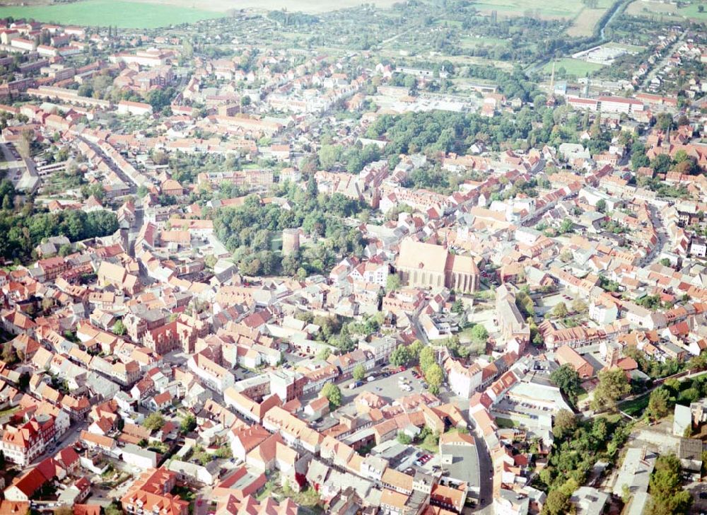 Luftbild Salzwedel - Stadtansicht von Salzwedel mit Blick über den historischen Stadtkern 01.01.02002