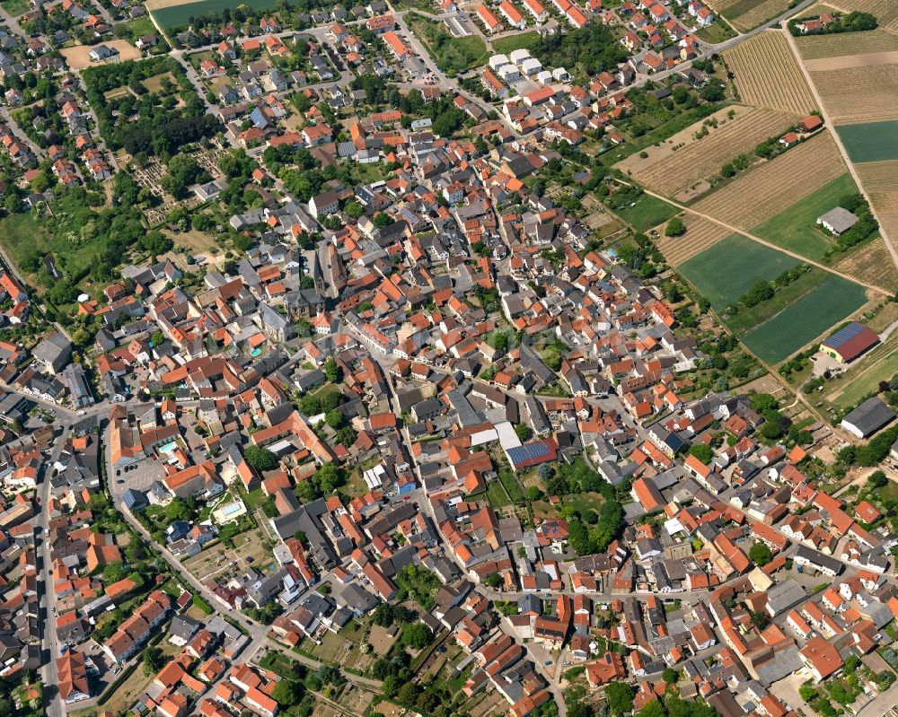 Saulheim, Nieder-Saulheim aus der Vogelperspektive: Stadtansicht von Saulheim, Nieder-Saulheim im Bundesland Rheinland-Pfalz