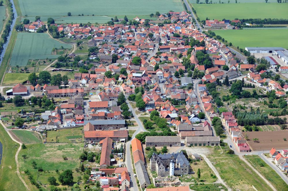 Kannawurf aus der Vogelperspektive: Stadtansicht und Schloss Kannawurf in Thüringen