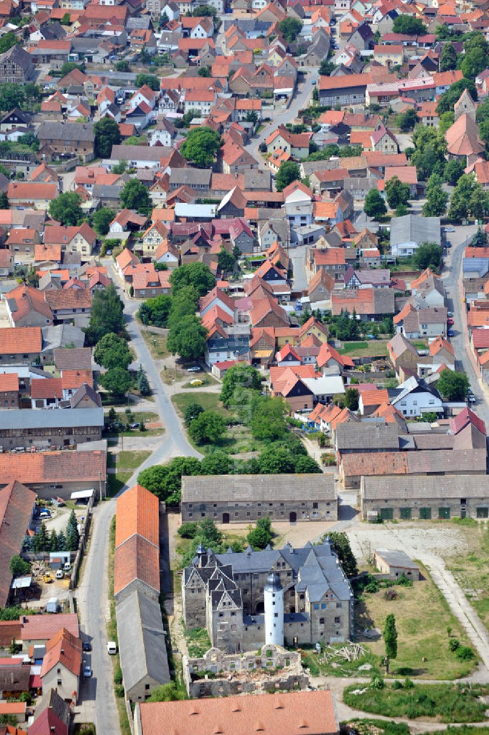 Luftbild Kannawurf - Stadtansicht und Schloss Kannawurf in Thüringen