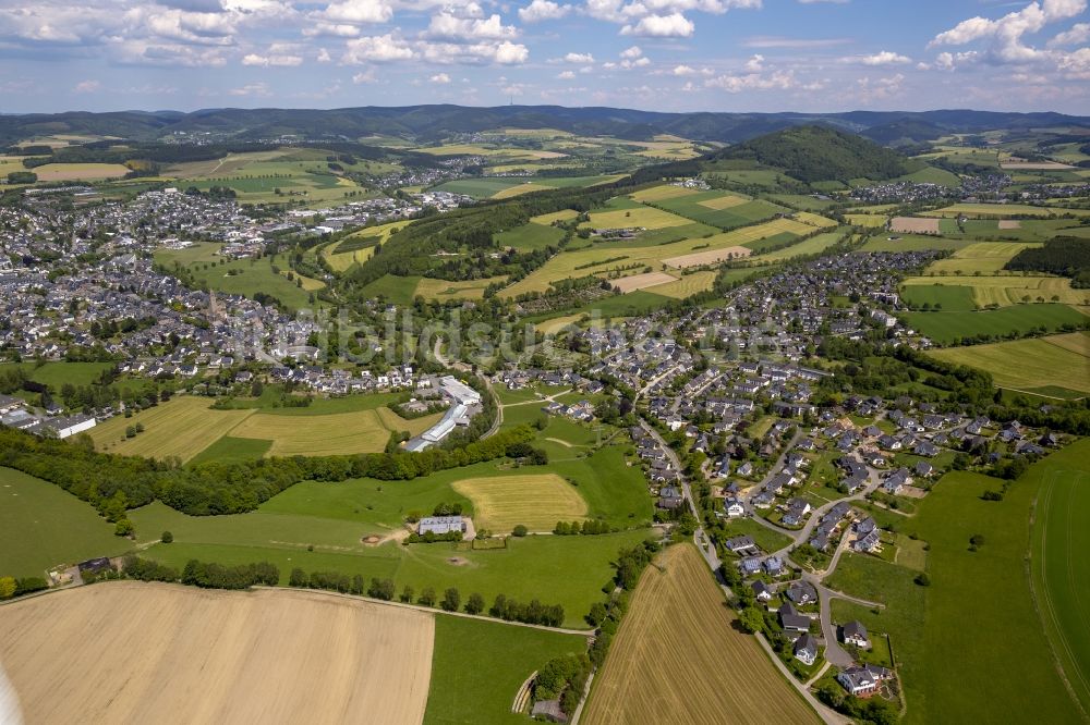 Schmallenberg aus der Vogelperspektive: Stadtansicht Schmallenberg im Hochsauerlandkreis in Nordrhein-Westfalen