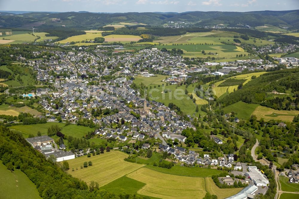 Luftbild Schmallenberg - Stadtansicht Schmallenberg im Hochsauerlandkreis in Nordrhein-Westfalen