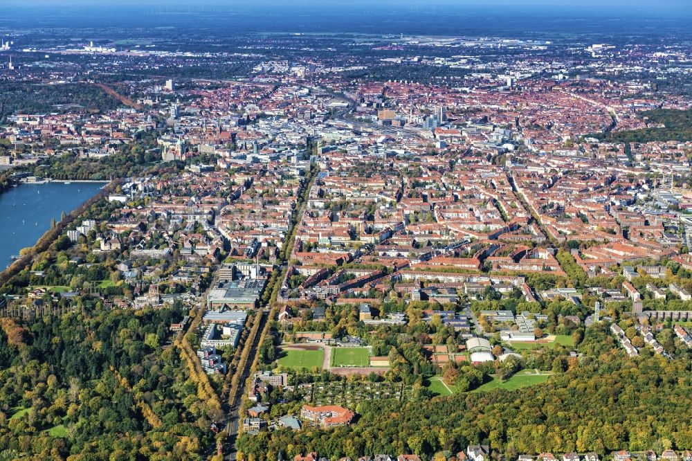 Hannover aus der Vogelperspektive: Stadtansicht Südstadt im Stadtgebiet in Hannover im Bundesland Niedersachsen, Deutschland