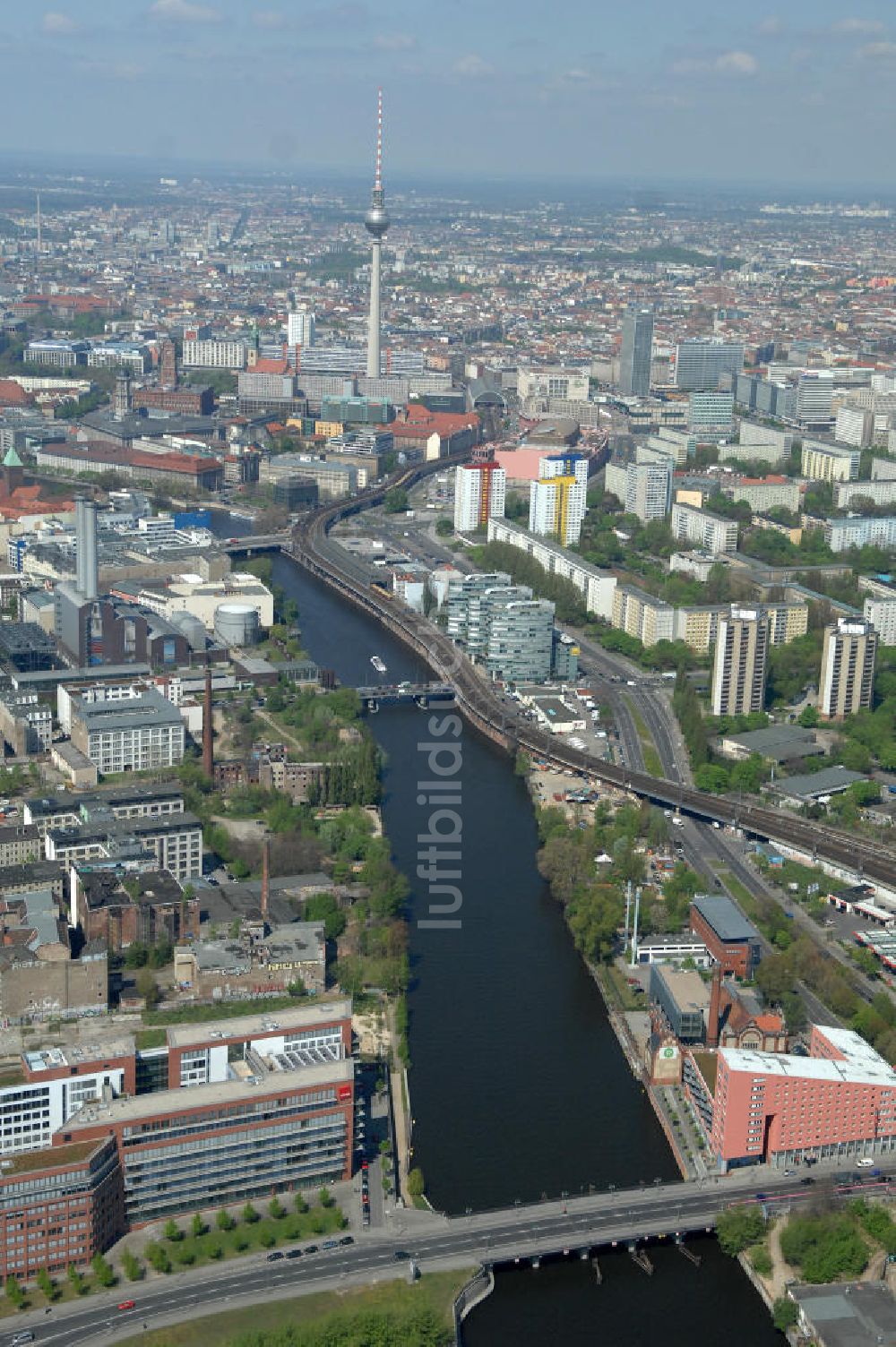 Berlin von oben - Stadtansicht vom Spreeverlauf zwischen Kreuzberg und Friedrichshain / Mitte