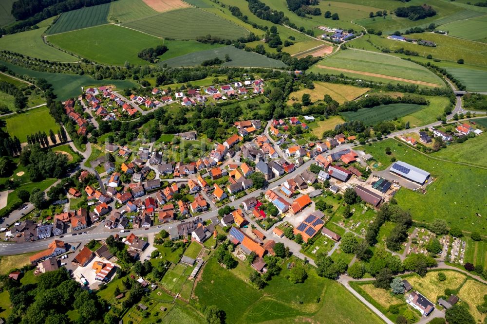 Luftbild Bad Arolsen - Stadtansicht im Stadtgebiet im Ortsteil Helsen in Bad Arolsen im Bundesland Hessen, Deutschland