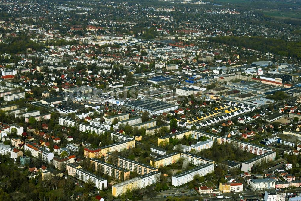 Luftaufnahme Berlin - Stadtansicht im Stadtgebiet im Ortsteil Niederschönhausen in Berlin, Deutschland