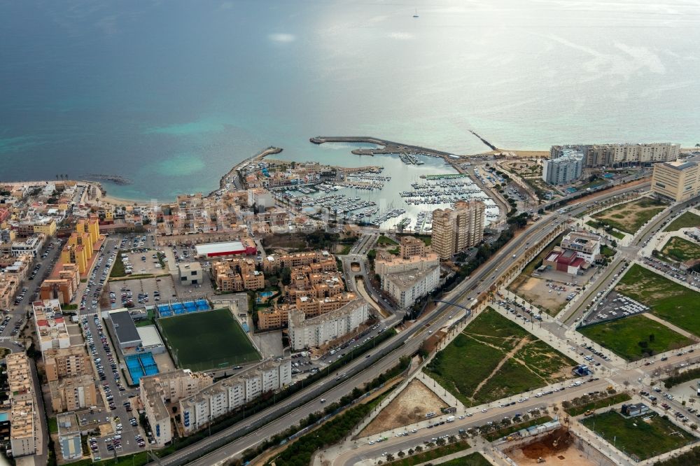 Palma aus der Vogelperspektive: Stadtansicht im Stadtgebiet in Palma in Balearische Insel Mallorca, Spanien