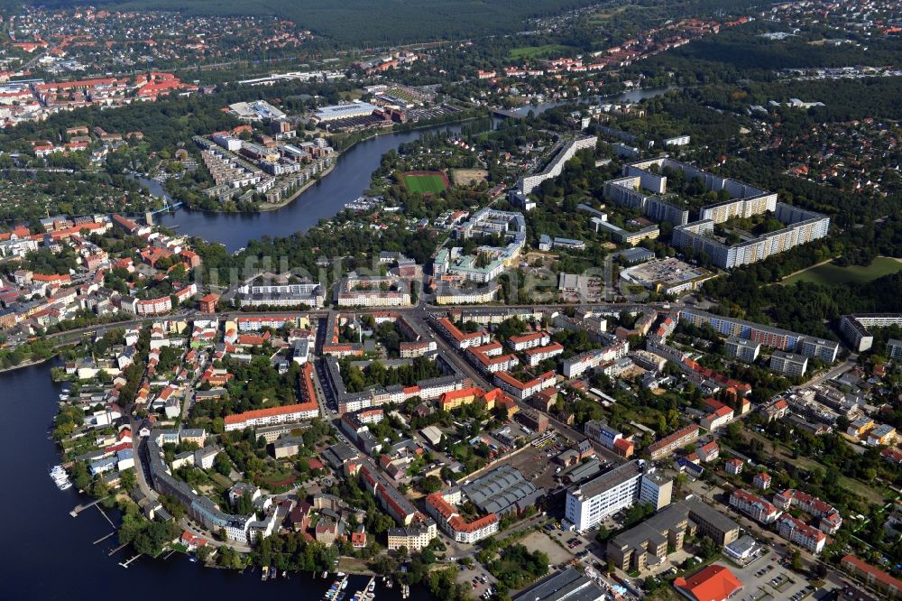 Berlin Köpenick aus der Vogelperspektive: Stadtansicht vom Stadtteil Köpenick im Bereich der historischen Altstadt entlang der Ufer der Dahme in Berlin