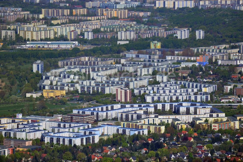 Luftbild Berlin Marzahn Hellersdorf - Stadtansicht vom Stadtteil Marzahn-Hellersdorf mit den größten zusammenhängenden Wohngebieten in Plattenbauweise aus DDR - Zeiten