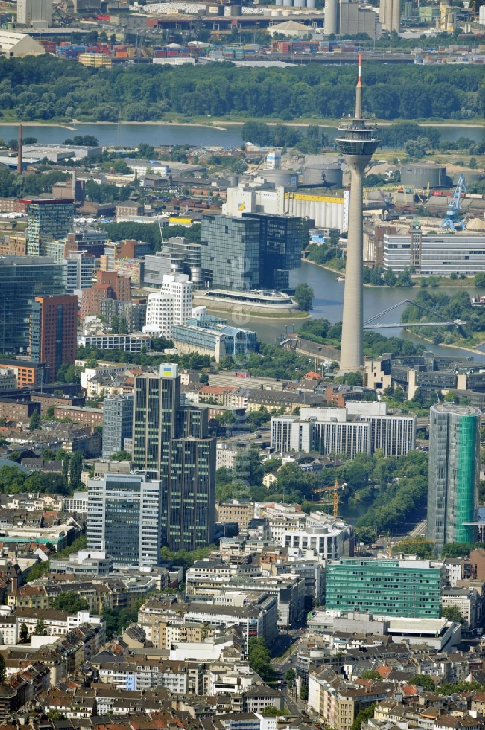 Luftaufnahme Düsseldorf - Stadtansicht vom Stadtzentrum Düsseldorf im Bundesland Nordrhein-Westfalen